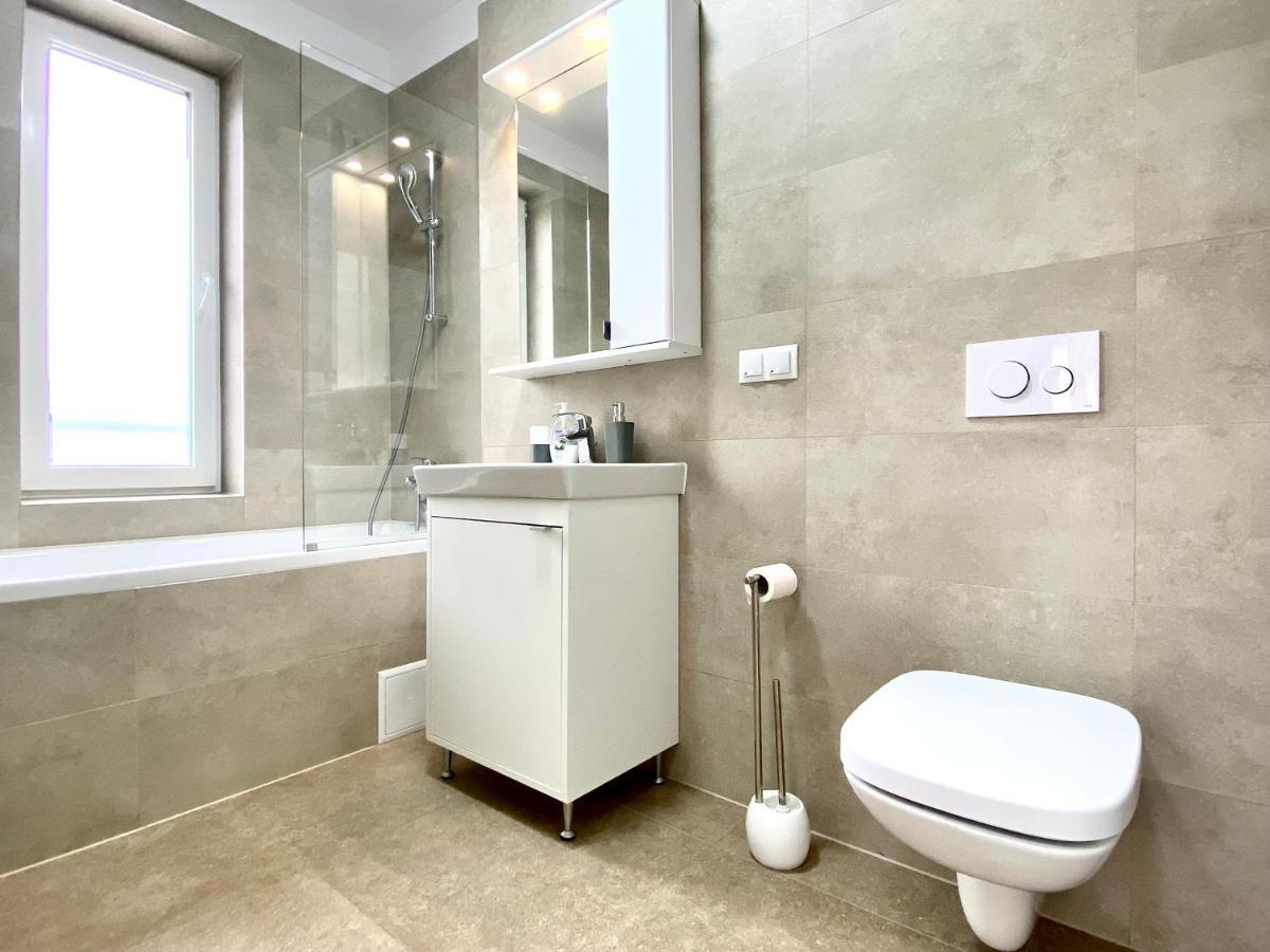 Astoria Apartment - Pet Friendly Braşov Exteriör bild